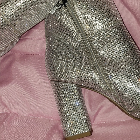 Madden NYC Rhinestone Pointed Toe Bootie Silver Size 6 - Picture 6 of 6